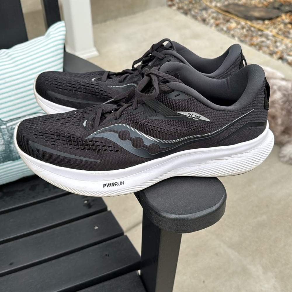 Men’s Saucony Ride 15 running shoes size 10w
